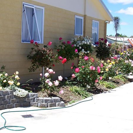 Parklands Motel & Apartments Te Anau Exterior photo