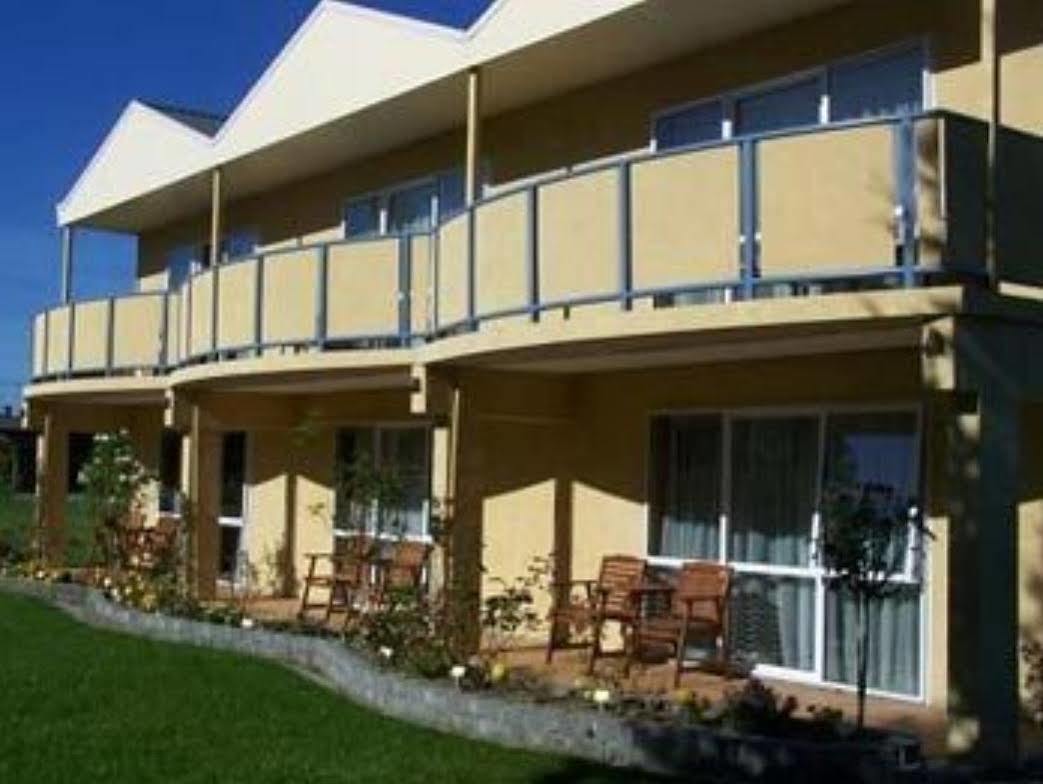 Parklands Motel & Apartments Te Anau Exterior photo